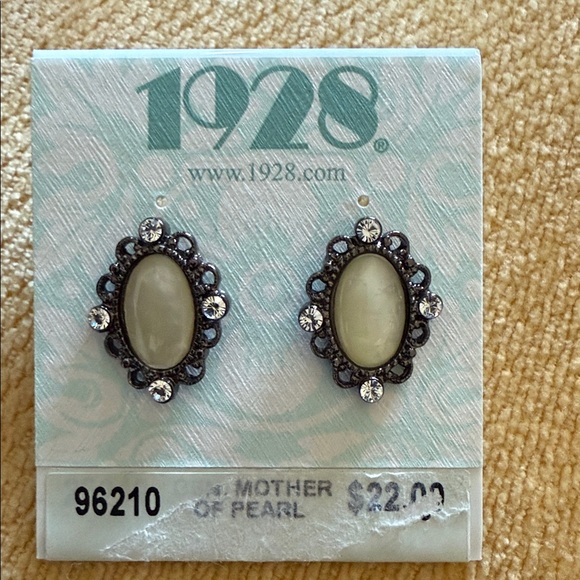 Jewelry - Vintage 1928 Mother of Pearl earrings